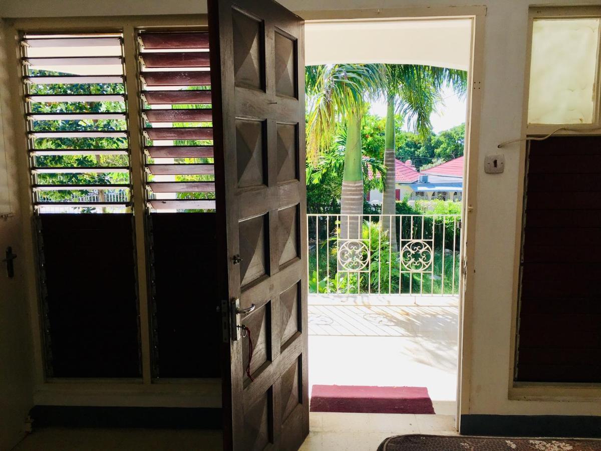 African Symbol Guest House Montego Bay Extérieur photo